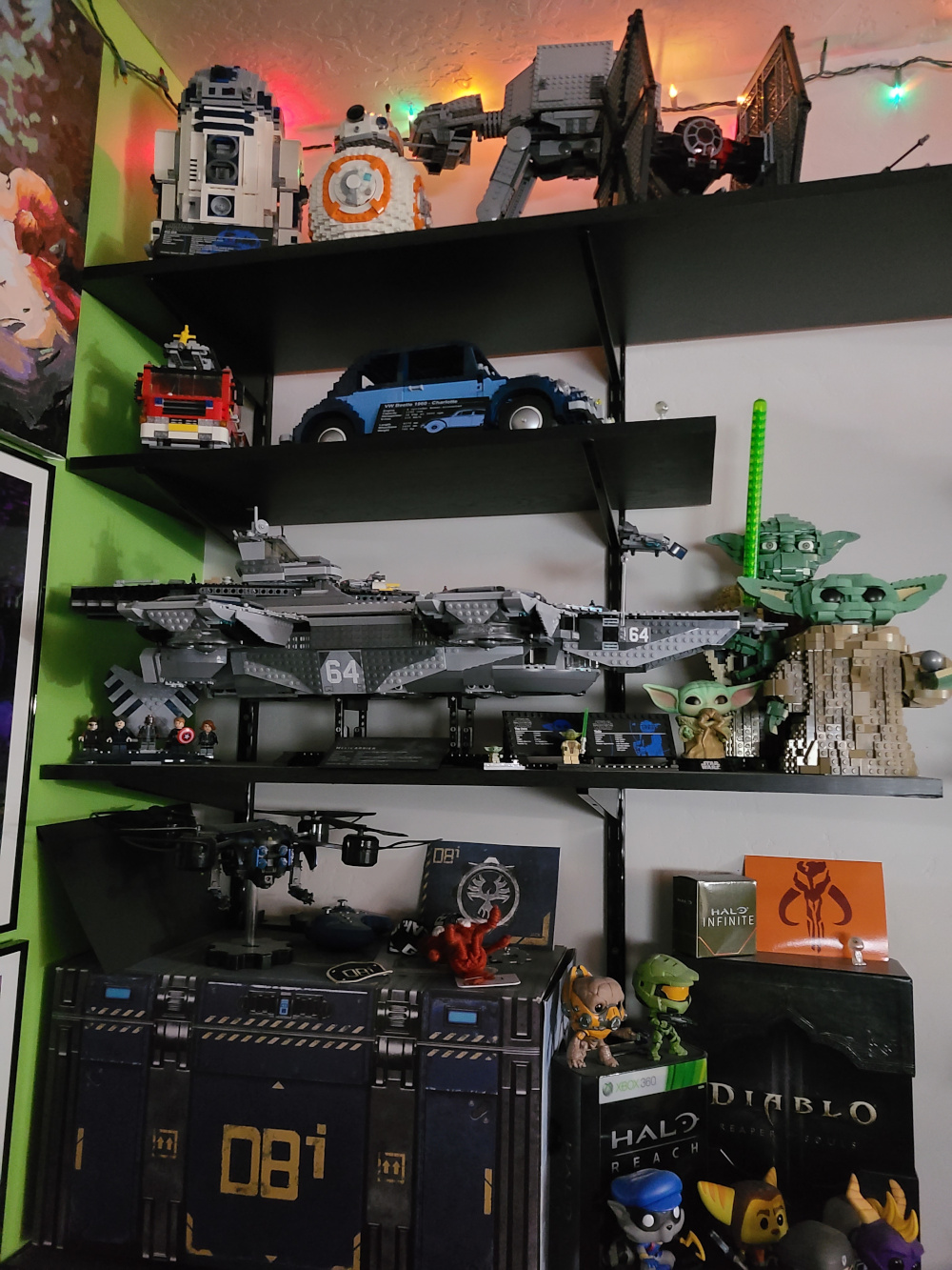 Legos: Marvel Helicarrier, Yodo, Grogu, R2-D2, BB-8, AT-AT, Tie Fighter
